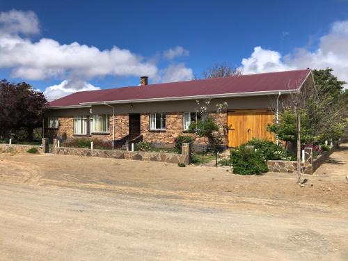 Sutherland House | Pet-Friendly DKC Accommodation: 4-Star Stay with Kitchen
