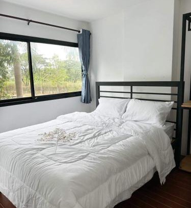 Udon Thani Hotel | Relax at Dm-udon: Family-Friendly with Pool Access