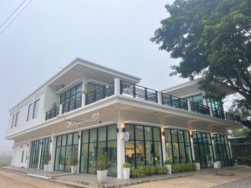 Nan Hotel | Charming DMhotel&cafe: 4-Star Stay with Family-Friendly Dining