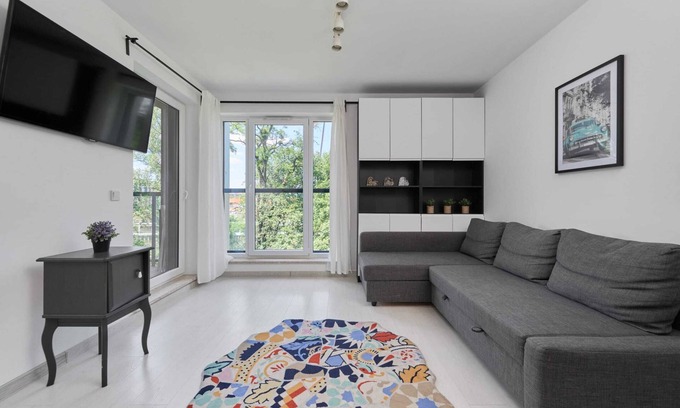 Srodmiescie Apartment | Idyllic Apartment with Odra River View and Pet-Friendly Perks