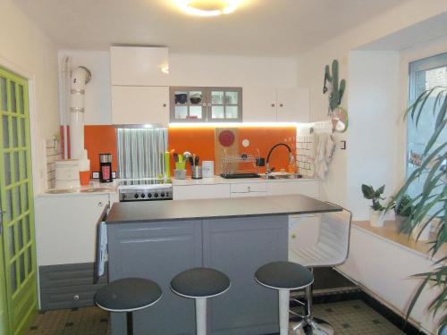 Saint-Carreuc House | Family-Friendly Retreat at do mi si la do ré with Dining