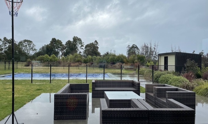 Mapua House | Mapua Lifestyle: Beachside Retreat with Outdoor Pool