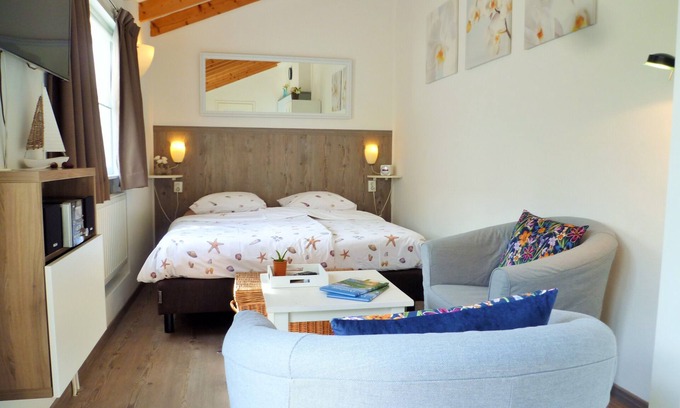 Domburg Apartment | DO27 Apartment: Oceanfront Retreat for Two in the Heart