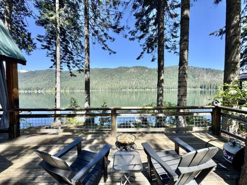 Leavenworth House | Unforgettable Stay at Doc Roy's Legacy with Hot Tub Access