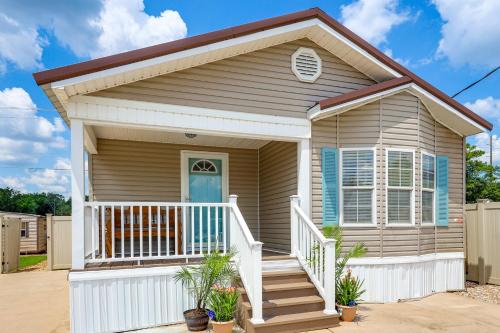 Elberta House | Dock and Boat Ramp Access Home Near Wolf Bay!
