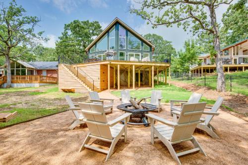 Cedar Creek Reservoir House | Malakoff Lakefront Home with Dock, Fire Pit & Pool