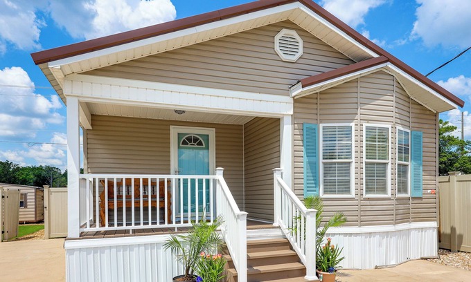Elberta House | Dock & Boat Ramp Access: Home Near Wolf Bay!