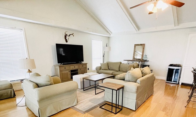 Ventress House | Experience Dock Holiday: Family-Friendly Lake House Retreat