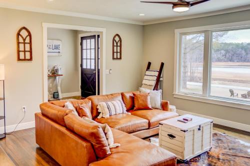 Young Harris House | Discover Dock Holiday: Family-Friendly with Hot Tub Access