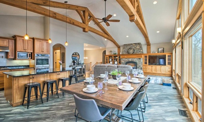 Alexandria House | Premier Lake Latoka Getaway with Private Beach and Hot Tub