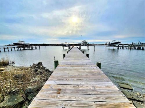 Crystal Coast House | Dock House: Oceanfront Retreat Near Camp Lejeune