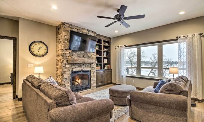 Alexandria House | Unwind at Modern Escape on Alexandria Chain of Lakes