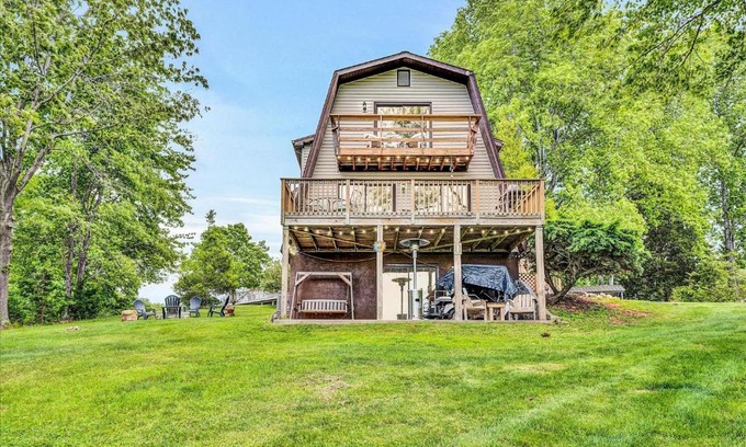 Huddleston House | Family-Friendly Escape at Dock Sun Point - Rated 10/10