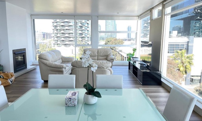 Docklands Apartment | Elegant Docklands Penthouse with Hot Tub & Dining Options