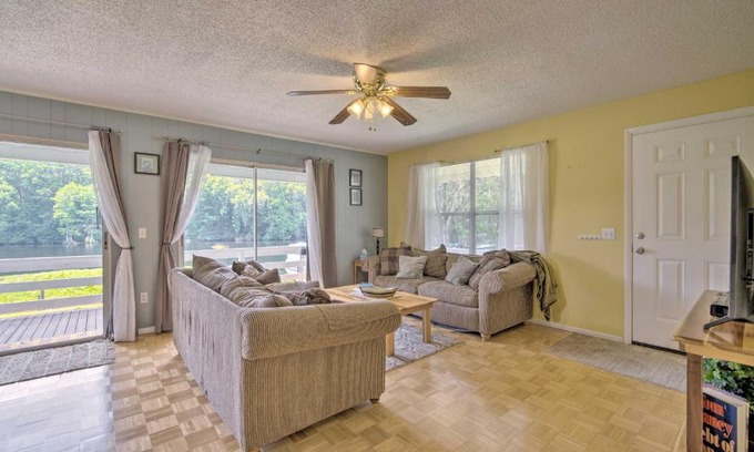 Dunnellon Apartment | Tranquil Dunnellon River Retreat with Balcony and Docks