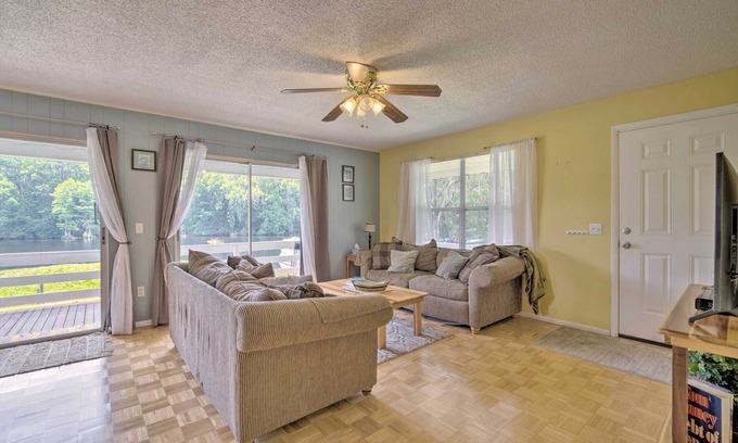Dunnellon Apartment | Tranquil Dunnellon River Retreat with Balcony & Docks