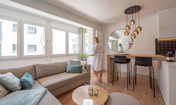 Heist Apartment | Cozy Docks Floor: Renovated Seaside Home with Ocean Views
