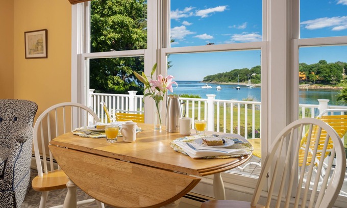 York Hotel | Relax at Dockside Guest Quarters & Restaurant with Breakfast