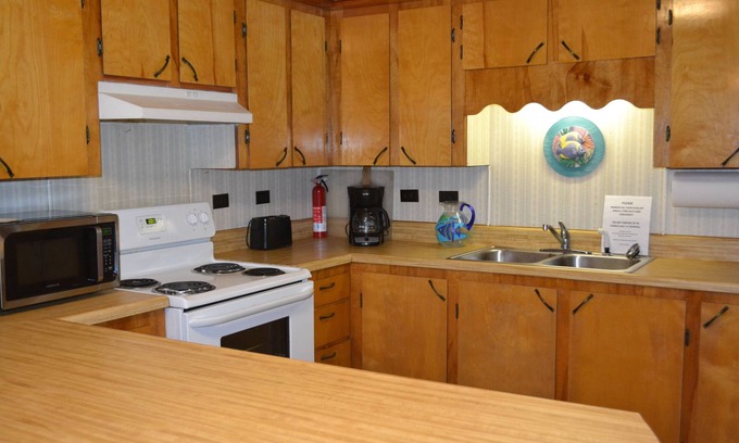 Keaton Beach Apartment | Premier Getaway: Go Fish at Doctor's Rx in Keaton Beach!