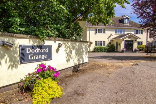 Weedon Bed & Breakfast | Experience Dodford Grange: 4-Star Stay with Pool & Pets