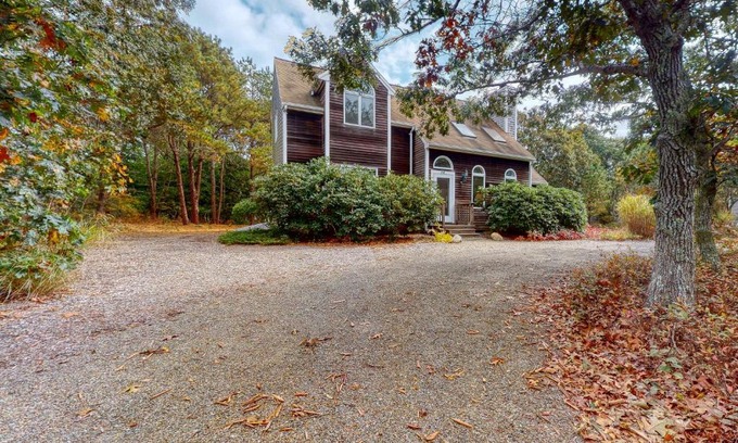 Edgartown House | Family-Friendly Stay at Dodgers Hole: Great Amenities Await