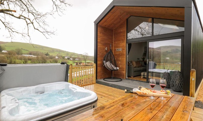 Llandrindod Wells House | Family-Friendly Doe Lodge - 4-Star Rated & Highly Reviewed