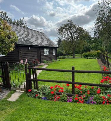 Orleton House | Dog & Family Friendly Private Cottage in Orleton