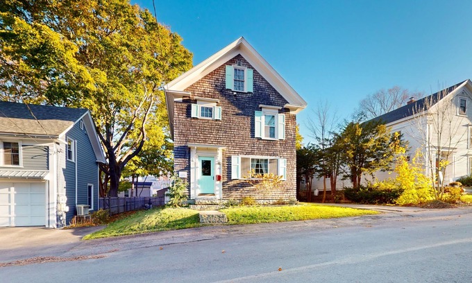 Belfast House | Pet-Friendly 19th-Century Gem in the Town Center