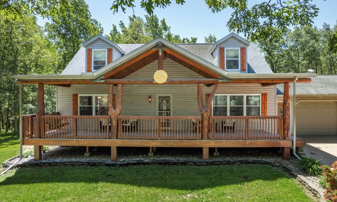 Lyndon Station Cabin | Pet-Friendly Retreat with Game Room & Deck Near WI Dells