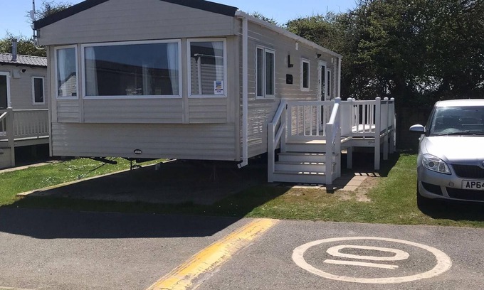 Pakefield House | Dog friendly 6 berth caravan with decking close to Pakefield beach ref 68106CR