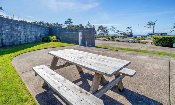 Agate Beach RV Rental | Explore Comfort with Oceanfront Views and Premium Amenities