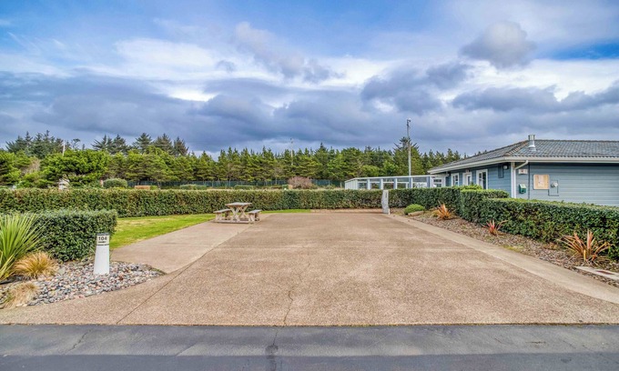 Agate Beach RV Rental | Cozy Retreat with Ocean Views and Premier Amenities