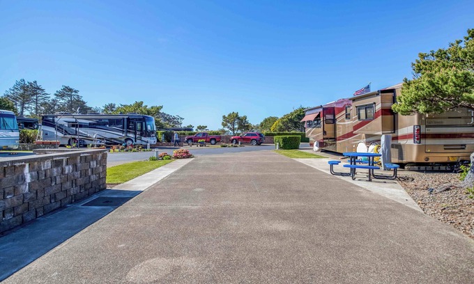 Agate Beach RV Rental | Ideal Oceanfront Retreat with Pool and WiFi Amenities