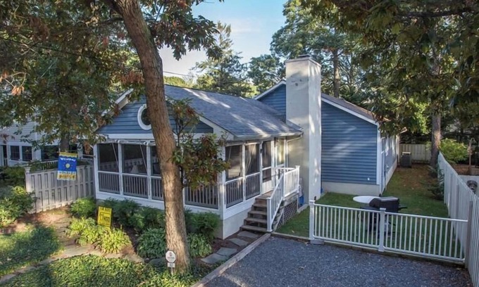 The Pines House | Dog-Friendly Beach House, 2.5 Blocks to Shore – Perfect for Family Getaways!