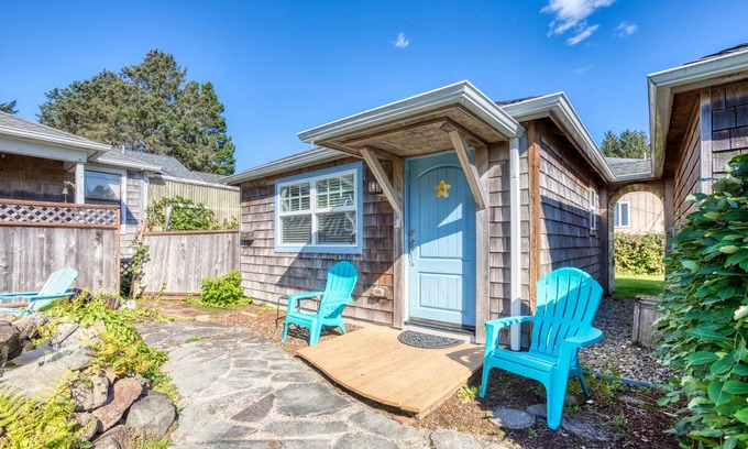 Downtown Cannon Beach Cottage | Pet-Friendly Beach Cottage Steps from the Ocean with WiFi