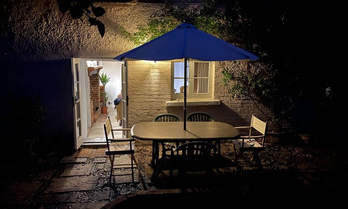 Netheravon Cottage | Idyllic Dog-Friendly Cottage Near Stonehenge with Spa