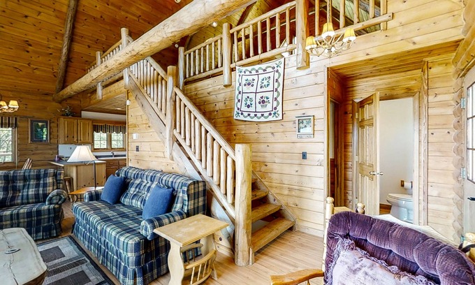 New Tazewell Cabin | Dog-Friendly Cabin with Jetted Tub and Game Room Retreat