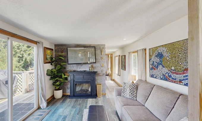 Port Orford Cabin | Pet-Friendly Cabin with Ocean Views and Modern Amenities