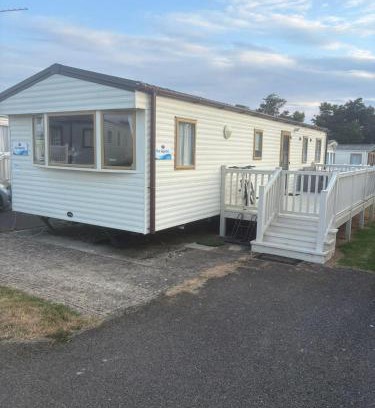 Hunstanton Other | Dog Friendly Caravan With Decking At Manor Park In Hunstanton Ref 23063W