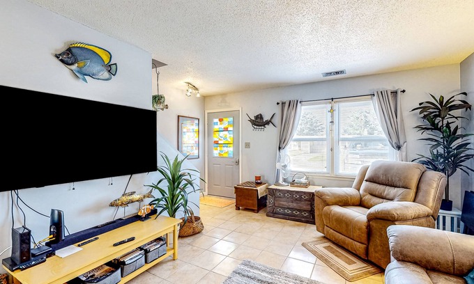 Atlantic Beach Condo | Pet-Friendly Coastal Retreat with Ocean Views & Beach Access