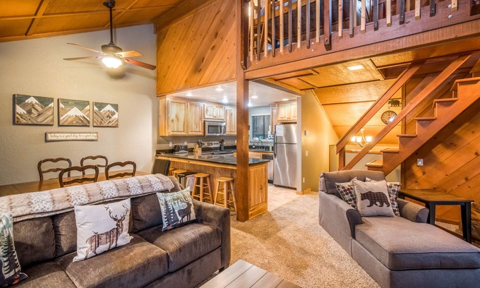Shaver Lake Condo | Pet-Friendly Condo with Pool, Hot Tub & Updated Kitchen