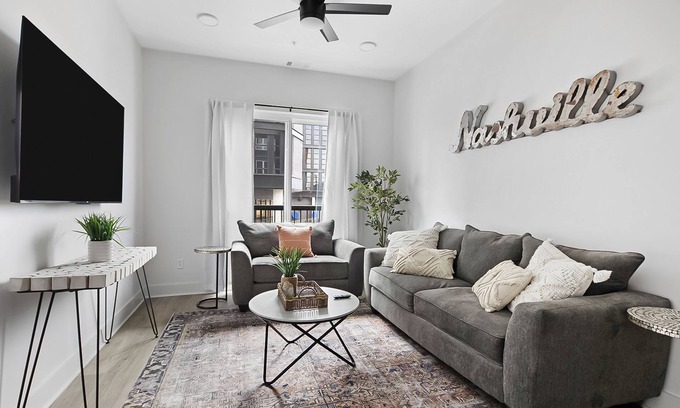 East Nashville Condo | Pet-Friendly Condo with Rooftop Deck for Easy Exploration