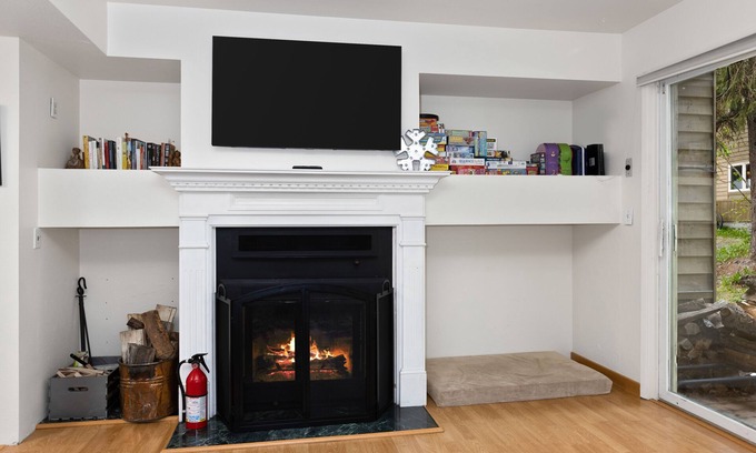 Alyeska Condo | Pet-Friendly Condo with Ski Views & Cozy Fireplace