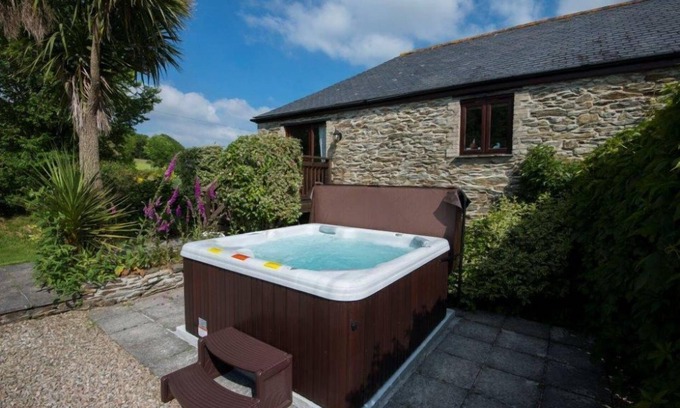 Newquay Cottage | Pet-Friendly Mill Retreat with Hot Tub - Sleeps 8