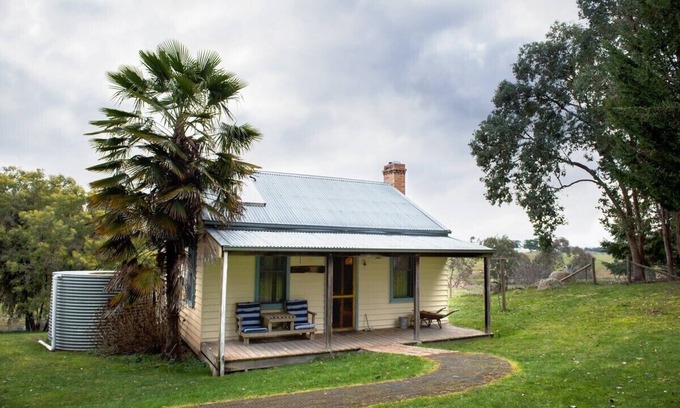Wooragee Cottage | Pet-Friendly Maritime Cottage with Pool & Spa Amenities