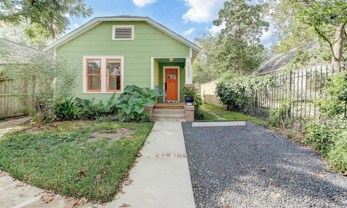Houston Heights House | Dog Friendly Cottage Near Eats and Treats