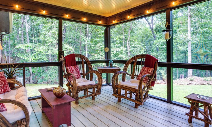 Dahlonega Cabin | Pet-Friendly Dahlonega Retreat with Cozy Fire Pit