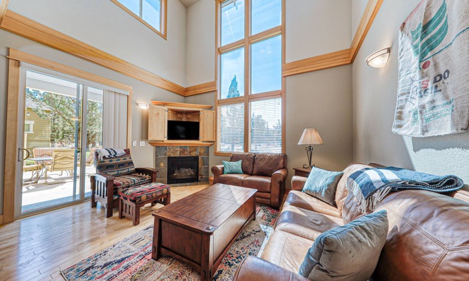 Redmond House | Pet-Friendly Family Retreat with Pool & Hot Tub Amenities