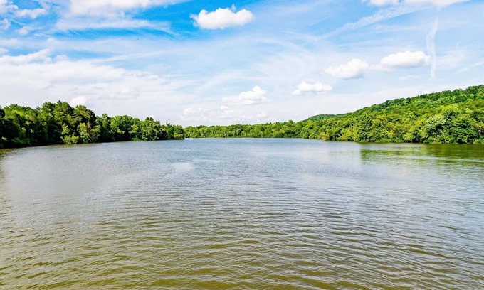 Loudon House | Pet-Friendly Lake Home with Sunroom & Firepit Near Downtown