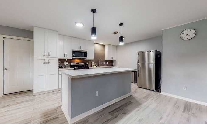 Spring Shadows House | Pet-Friendly Retreat with WiFi & Grassy Yard Awaits You